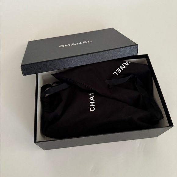 CHANEL Black Quilted Leather T-Strap Wedge Sandals - Picture 4 of 7